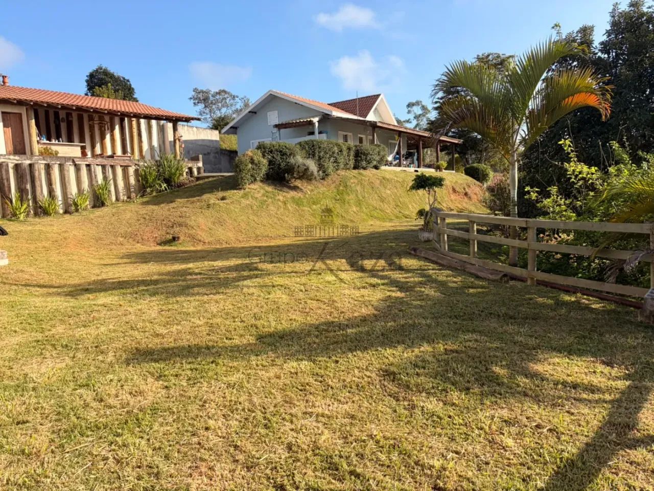 Chácara - Bairro dos Freitas - 2 Dormitórios - 390m².