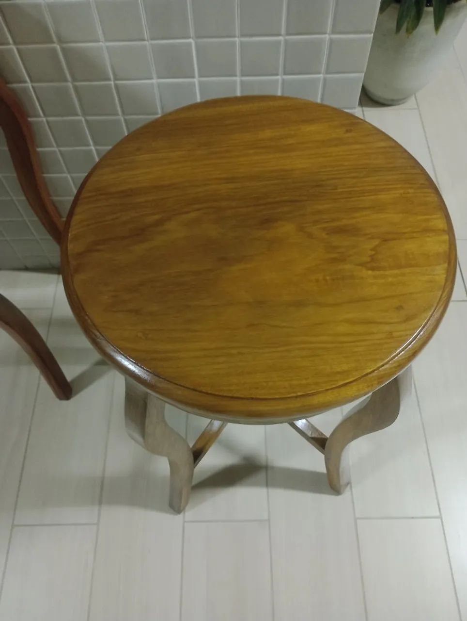 Mesa de canto de madeira maciça - Foto 2