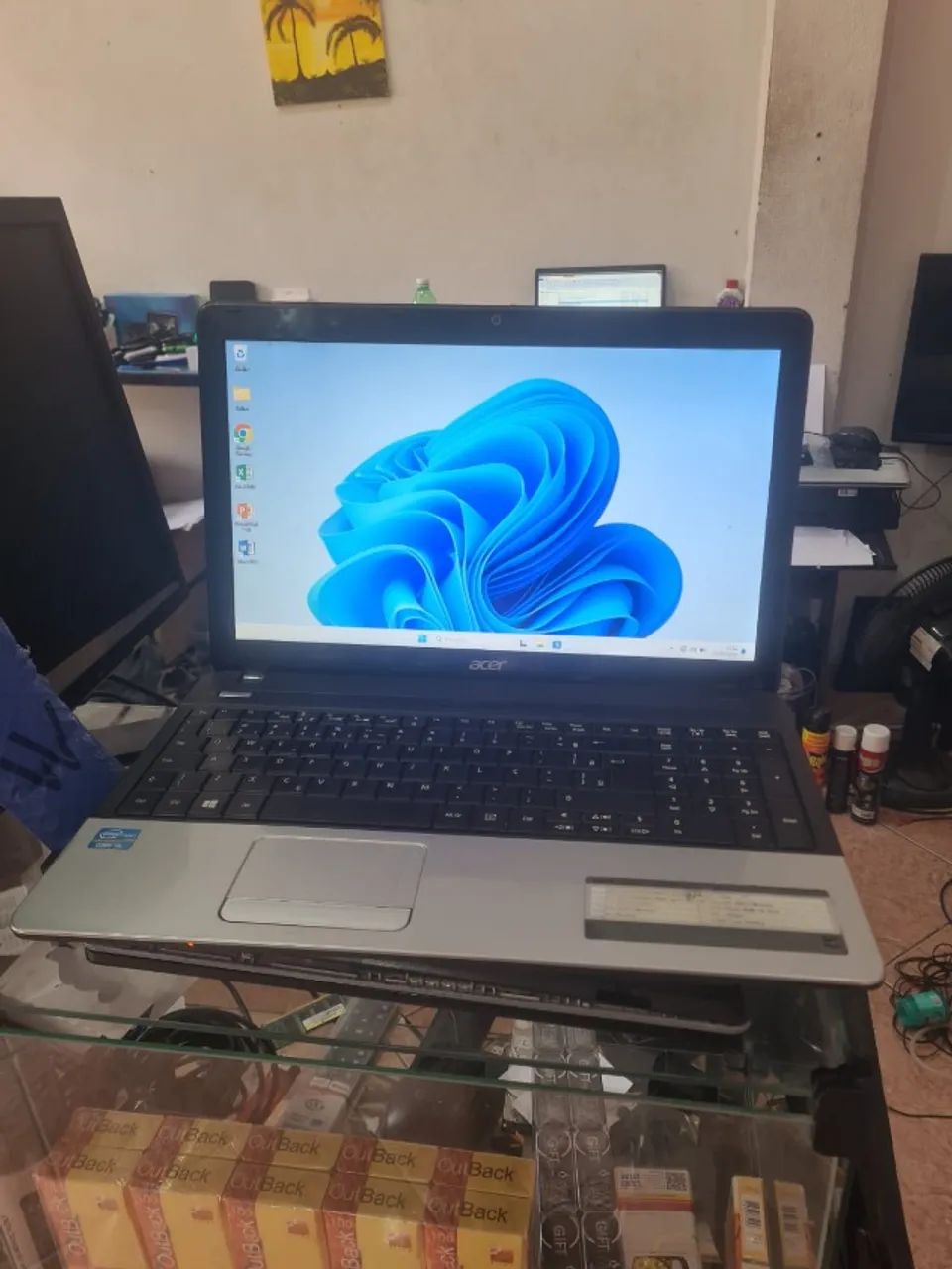 Notebook Aspire E1-571 Tela 16 Polegadas 4 GB de RAM em Ótimo estado!