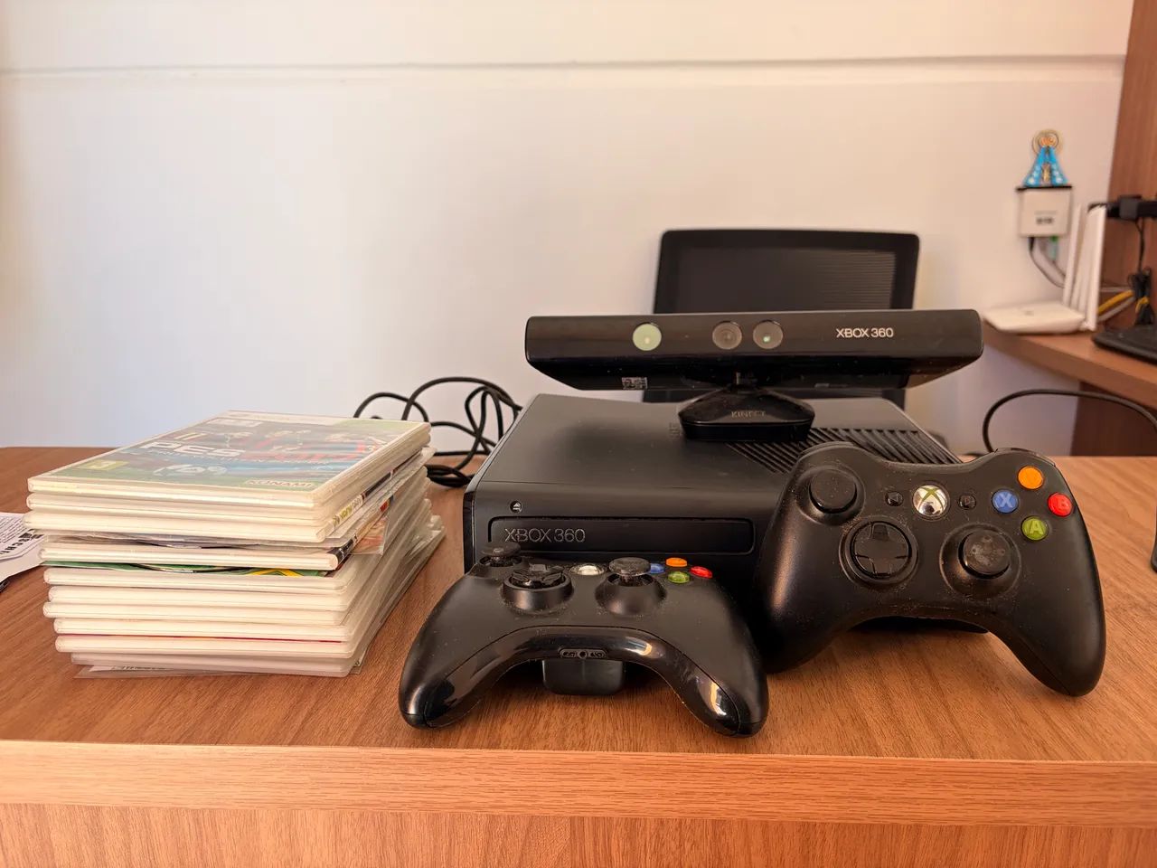 Xbox 360+ KINECT + 20jogos + 2controles - Foto 2