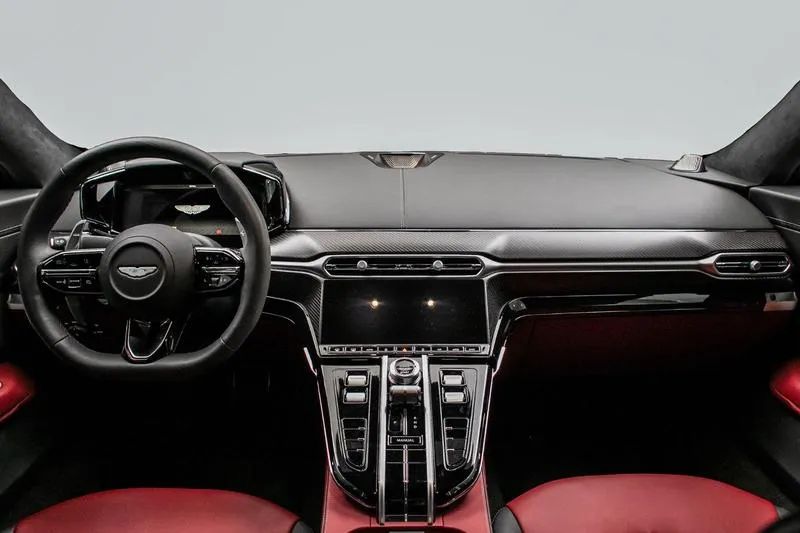 Aston Martin Vantage S Coupe 4.0 V8 680cv, foto 12 de 20
