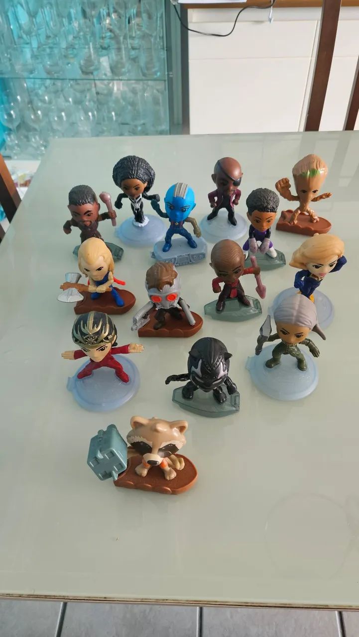 Brinquedos super heróis da McDonald's 