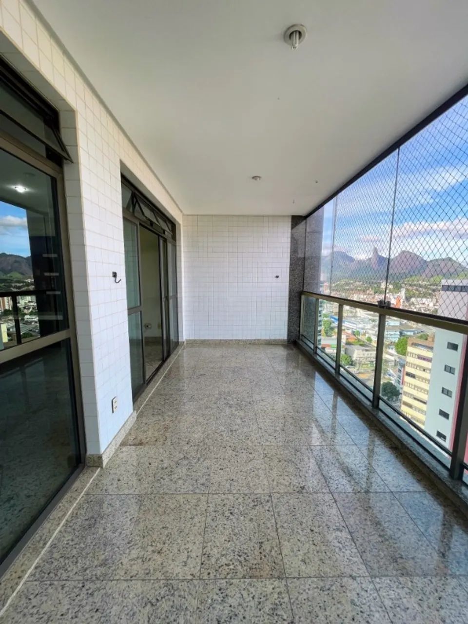 Apartamento no Gilberto Machado com Três Suítes