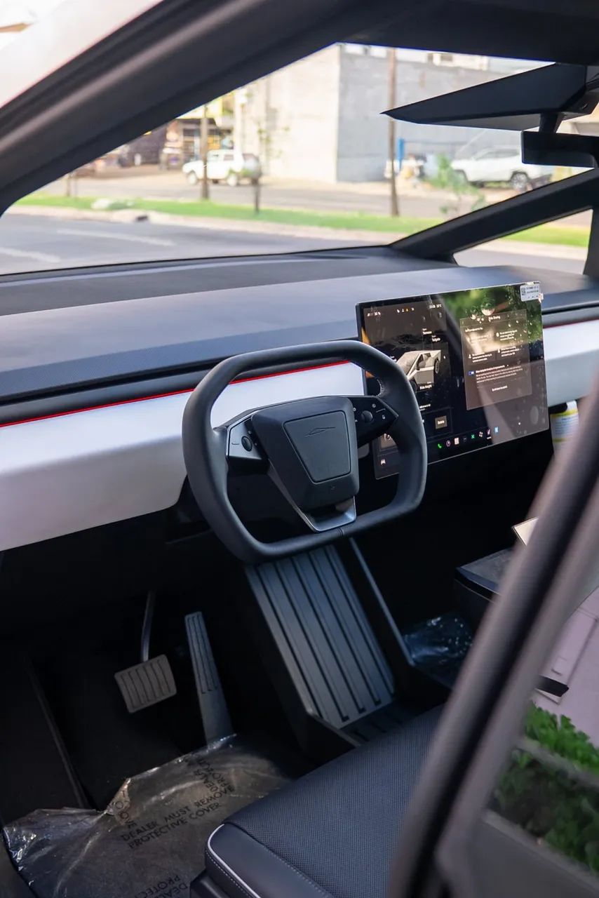 Tesla Cybertruck Foundation, foto 12 de 17