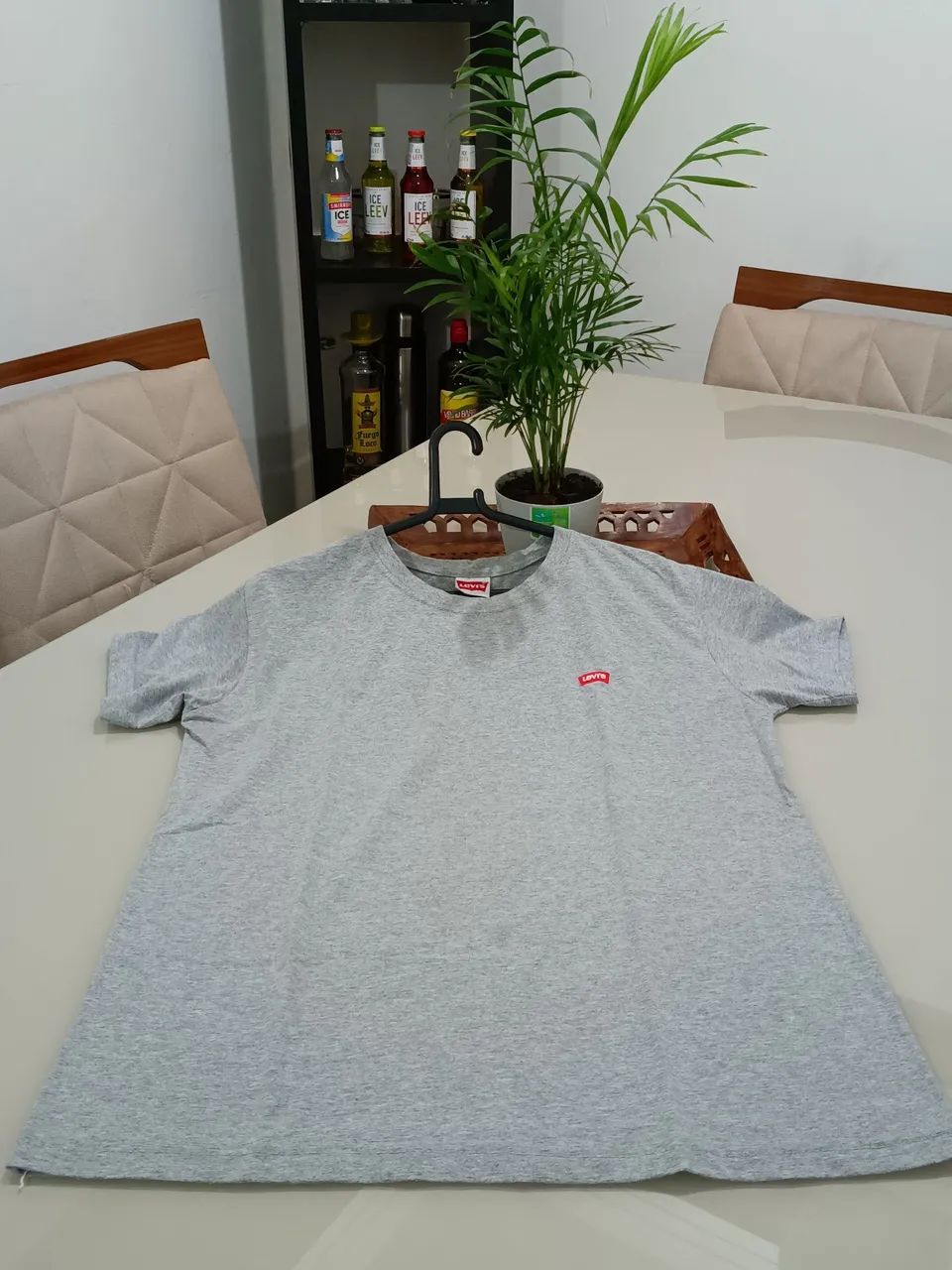CAMISETA LEVIS - TAMANHO M - Foto 3