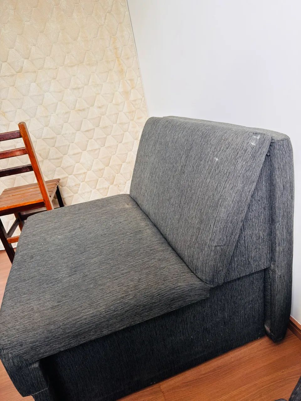 Vendo 1 sofá cama de SOLTEIRO  - Foto 3
