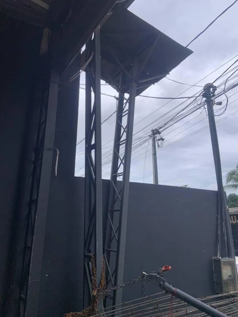 Telhas, churrasqueira e pilar de caixa d'água  - Foto 3