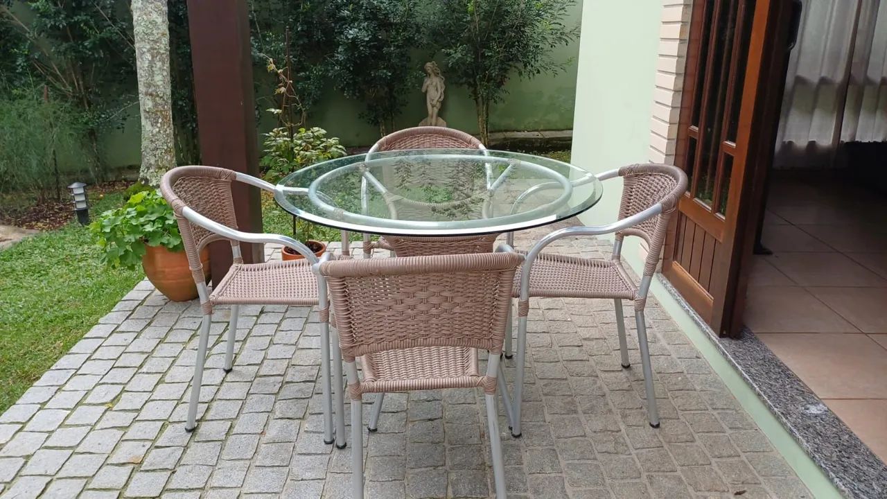 Mesa tampo de vidro com 4 cadeiras 