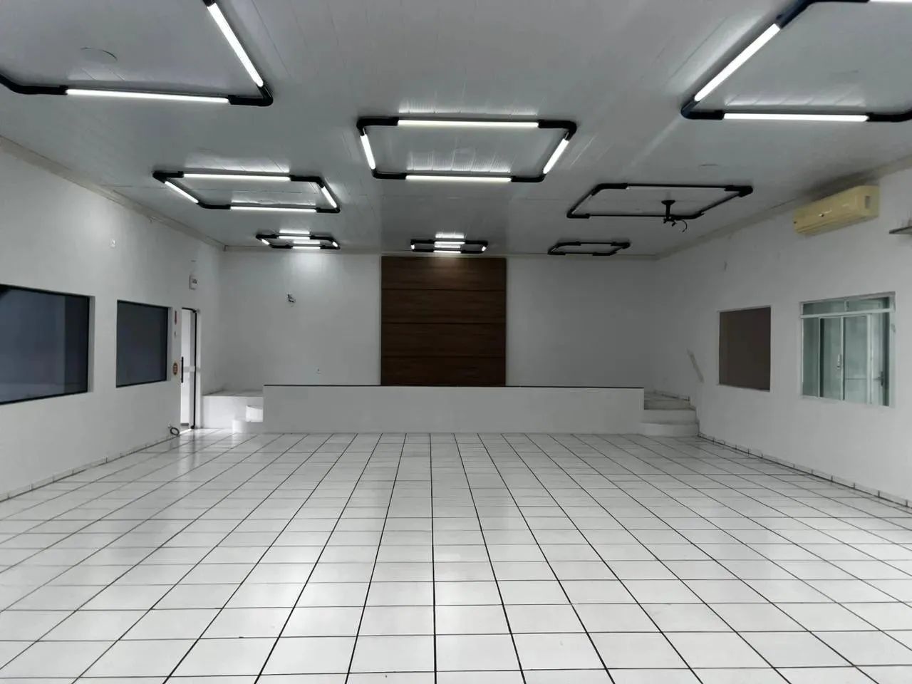 Ponto Comercial para Venda em Caçador, Alto Bonito, 1 dormitório, 2 banheiros, 8 vagas