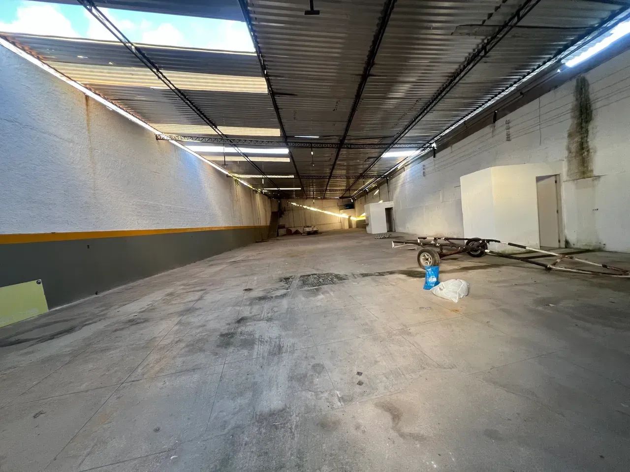 ALUGA-SE OU VENDE-SE GALPÃO COMERCIAL  BAIRRO DO PRADO - Foto 3