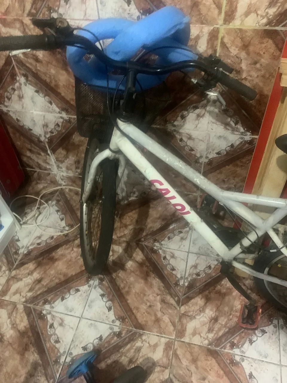 Bicicleta branca com cestinha - Foto 4