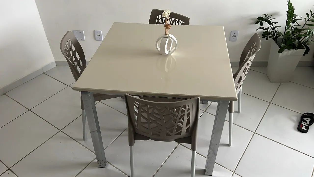 Mesa e cadeiras 