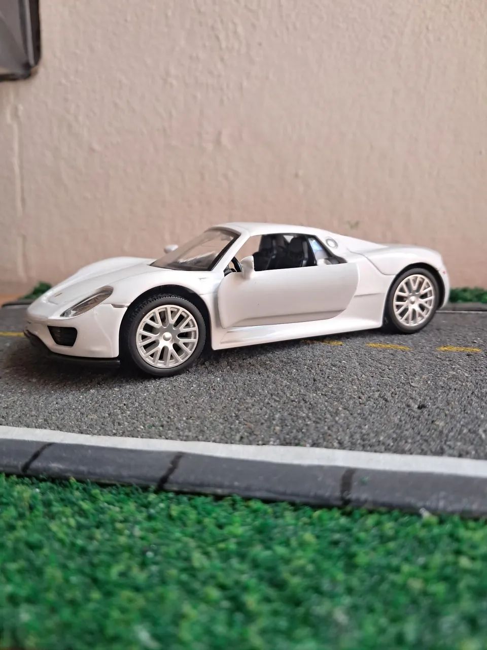 miniatura porsche 918 spyder branca 1/38 - Foto 2