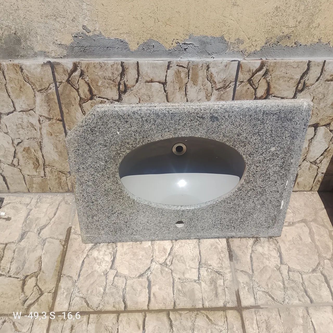 vaso e bancada de marmore