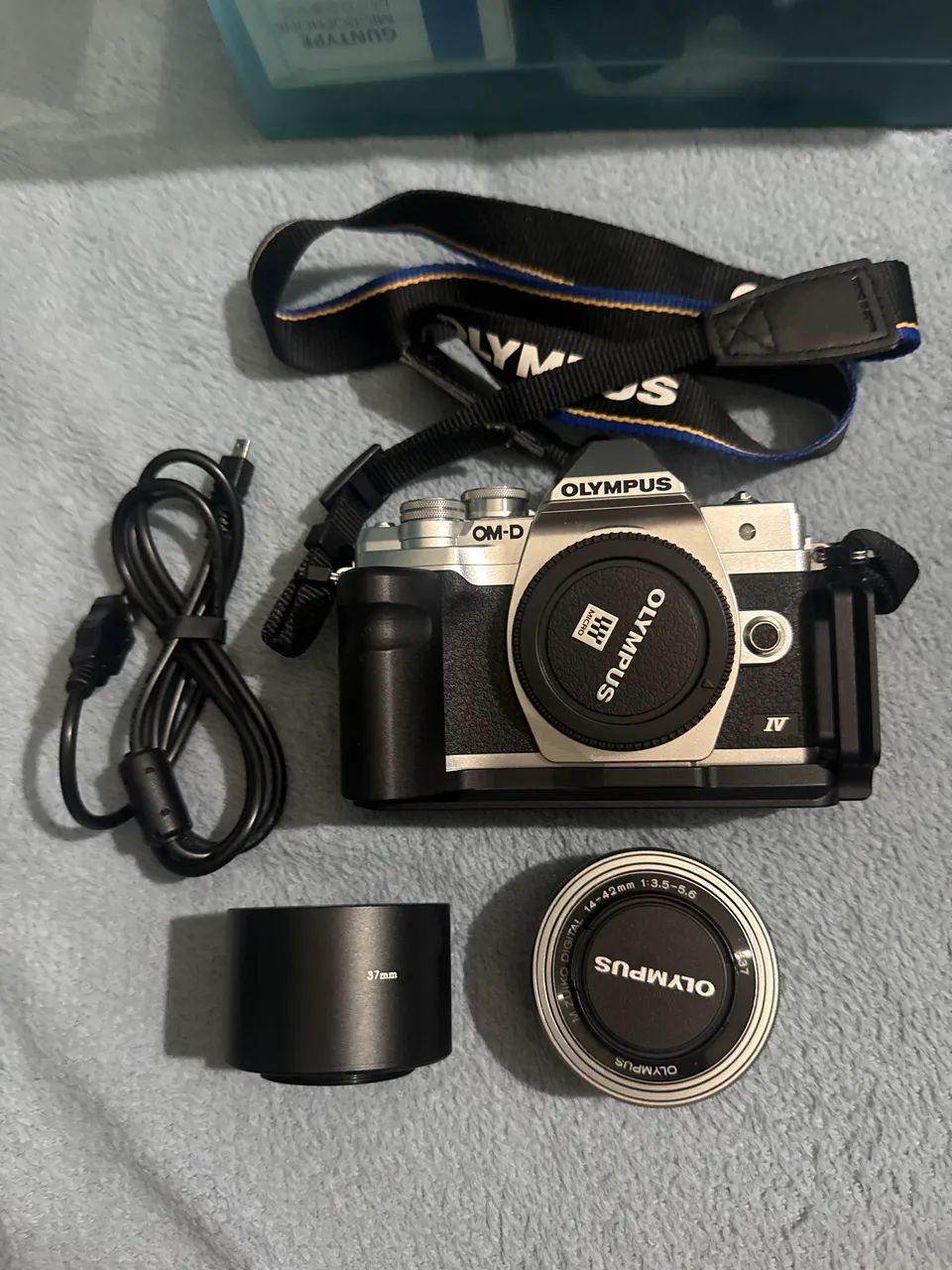 Olympus OM-D E-M10 Mark IV + Lente + Grip + Acessórios - Câmeras e