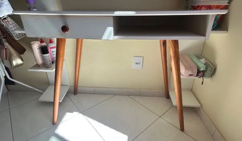 Mesa simples com gaveta - Foto 3