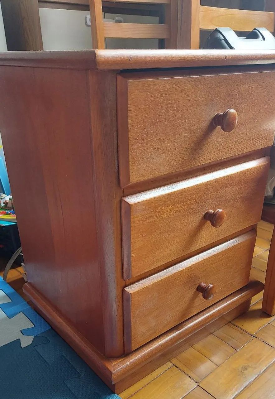 Movel de madeira com gavetas