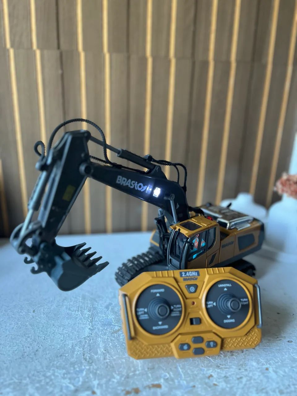 Escavadeira com controle remoto! - Foto 3