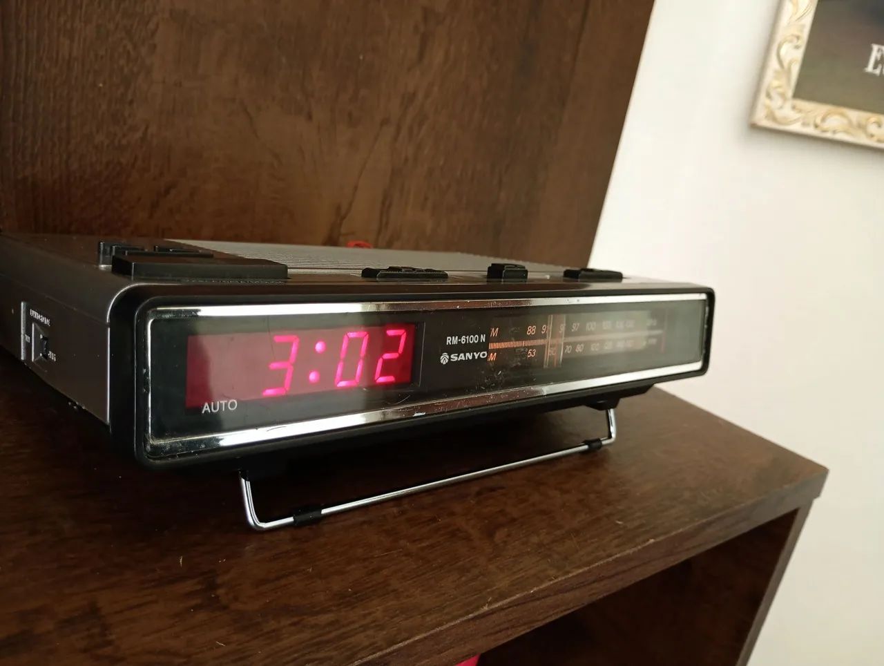 Rádio relógio Sanyo RM-6100