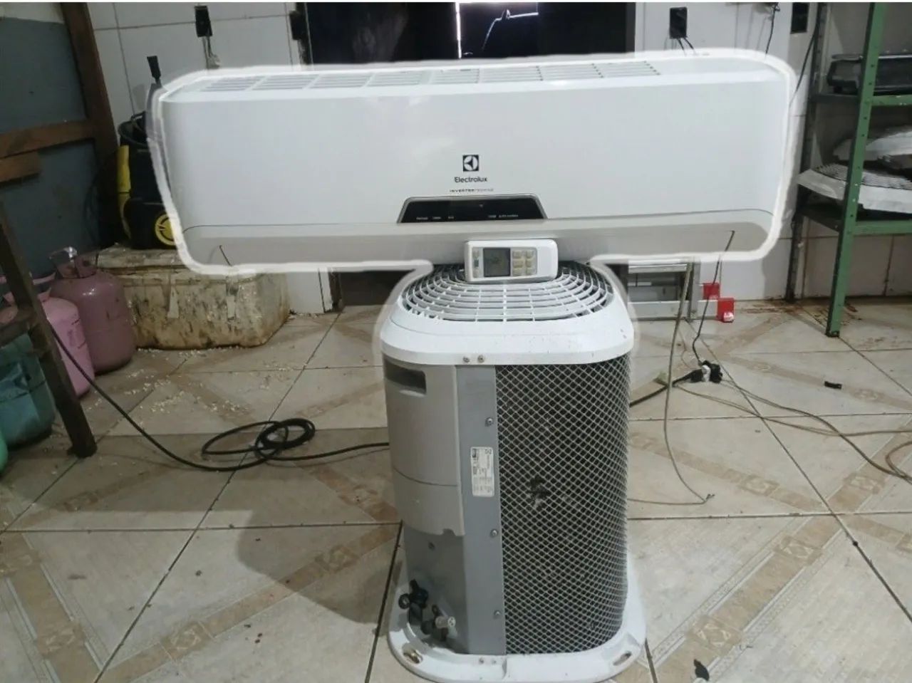 SPLIT 12000BTUS, ELECTROLUX INVERTER. 