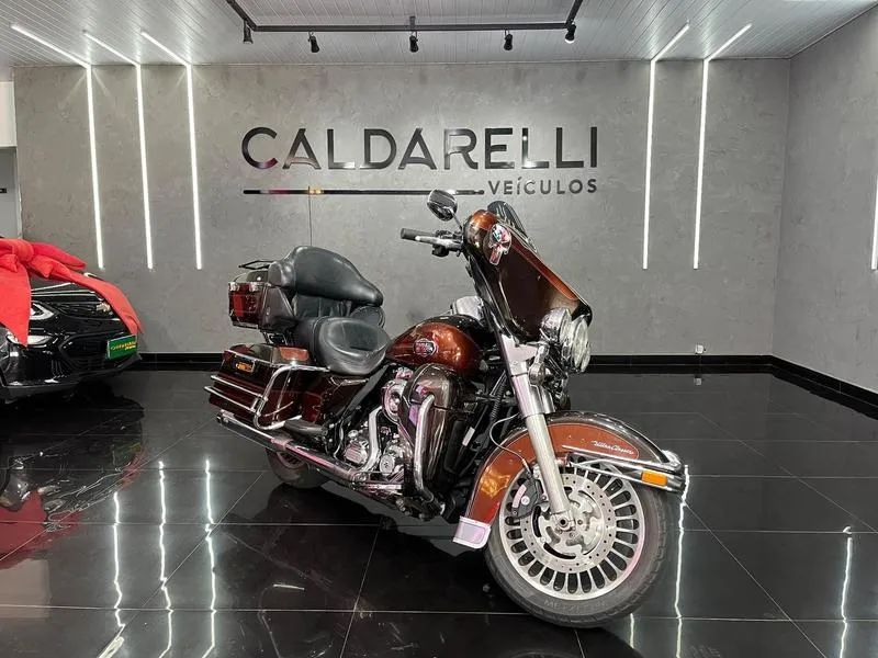 HARLEY-DAVIDSON FLHTCU 2011 - Foto 3