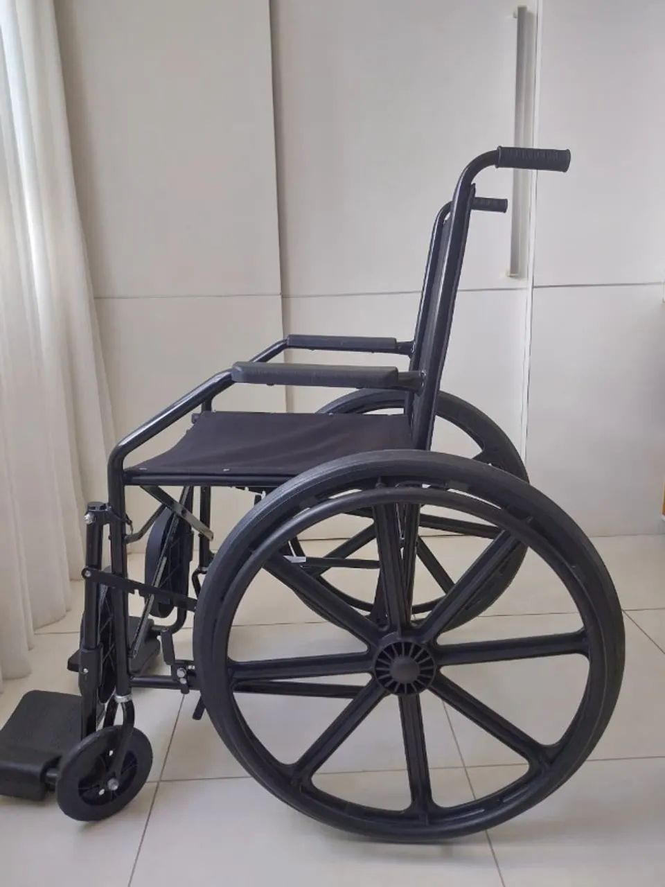 CADEIRA DE RODAS  COM ELEVAÇÃO DE PERNAS - Foto 4