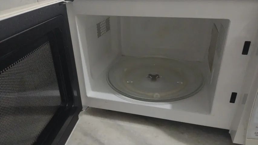 Microondas Eletrolux 20l usado - Foto 3