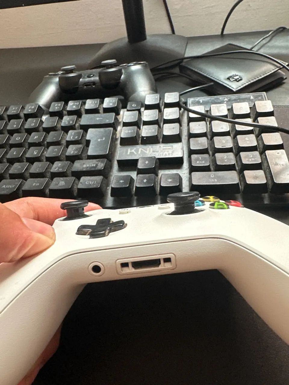 Controle Xbox one s com defeito  - Foto 2