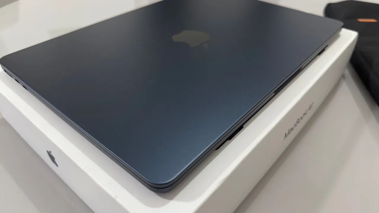 MacBook Air M3 2024 13 8GB RAM / 256GB SSD Bateria 100% Estado de