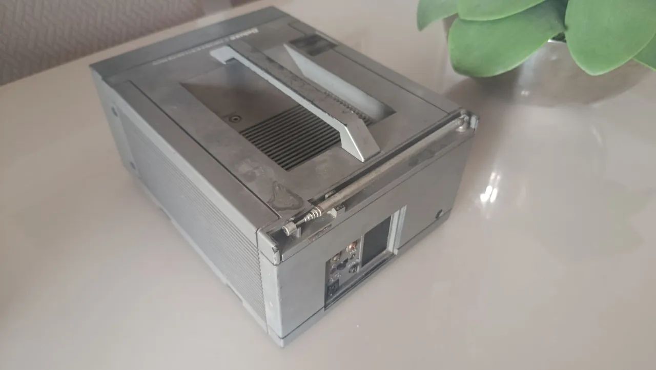 Mini tv com rádio pra decoracao - Foto 2