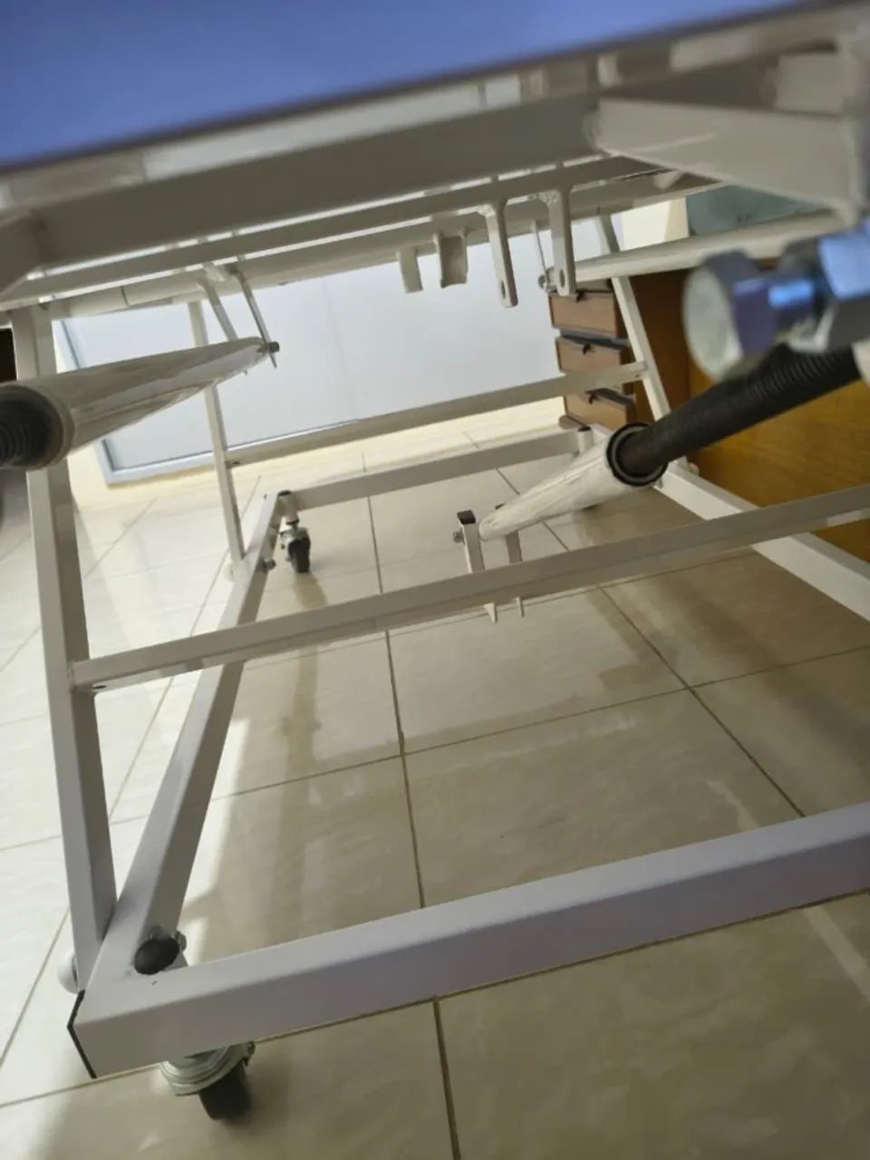 Cama hospitalar Grade PEAD - 3 Movimentos (Possui elevação VERTICAL do chão)  - Foto 4