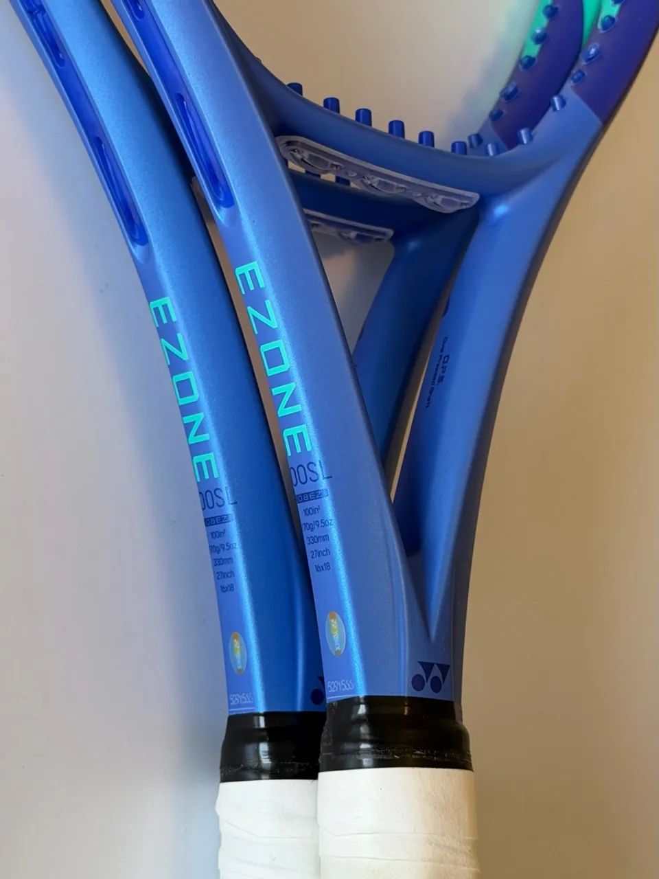 Par Yonex Ezone 100SL 270g L2 zeradas - Esportes de Quadra e Ao Ar