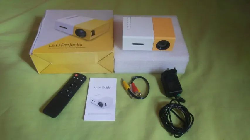 lindo,lindo projetor led portátil 600 lumens (favor ler o anúncio )