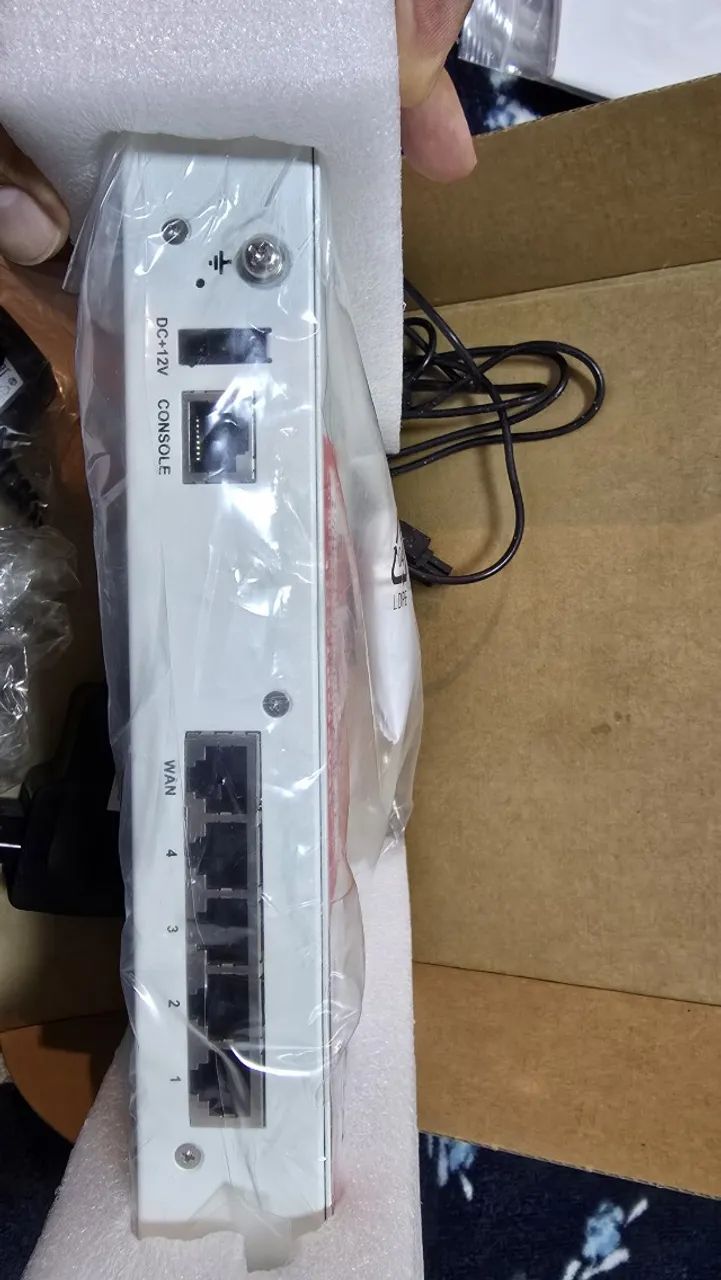 Firewall Fortinet Fortigate 30E Completo sem uso com 4 portas - Foto 2
