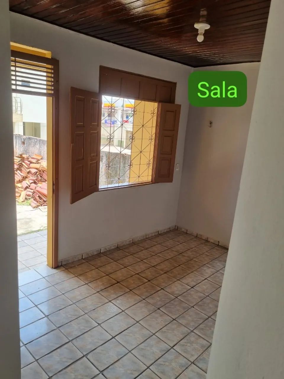Alugo casa de 1 quarto bem localizada - Foto 2