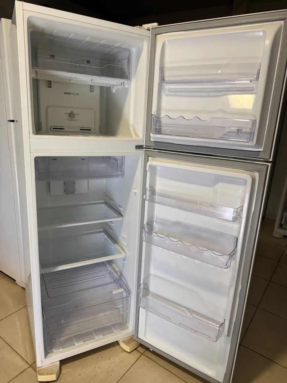 Geladeira Eletrolux Duplex Fros Fre 110v semi nova  - Foto 3