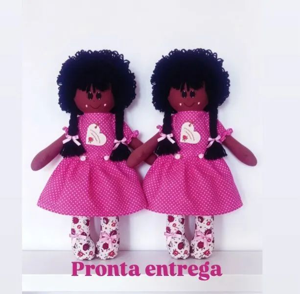 Bonecas e bonecos de pano