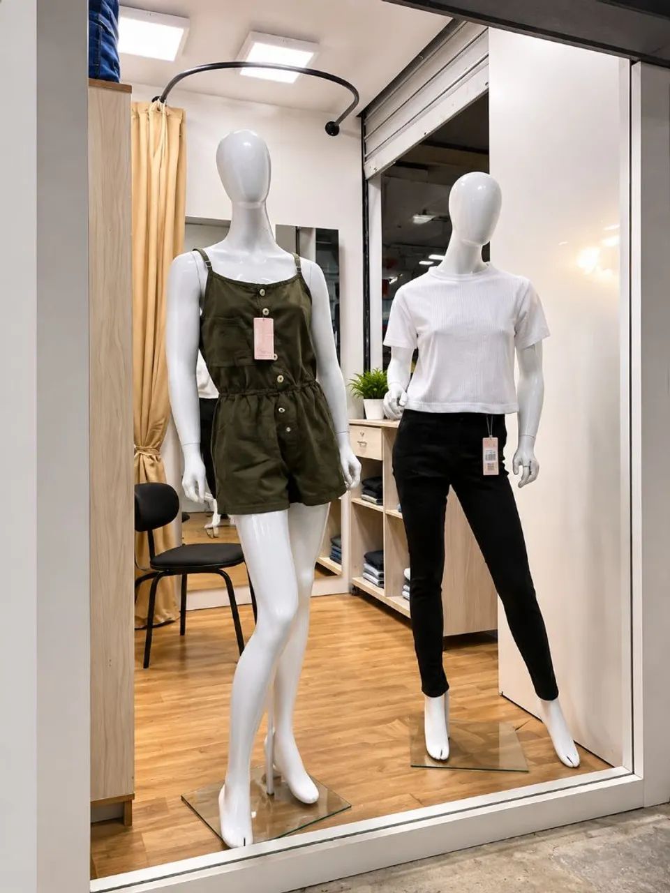 Mega Box Centro Fashion Fortaleza Quitado com Vitrine, Móveis e Estrutura Completa - Foto 4