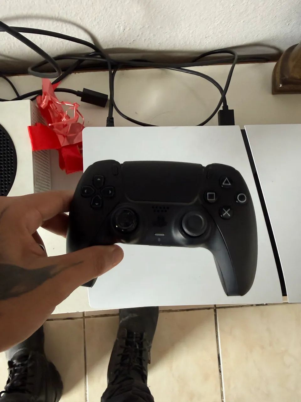 PS5 slim com caixa e 2 controles - Consoles de Vídeo Game