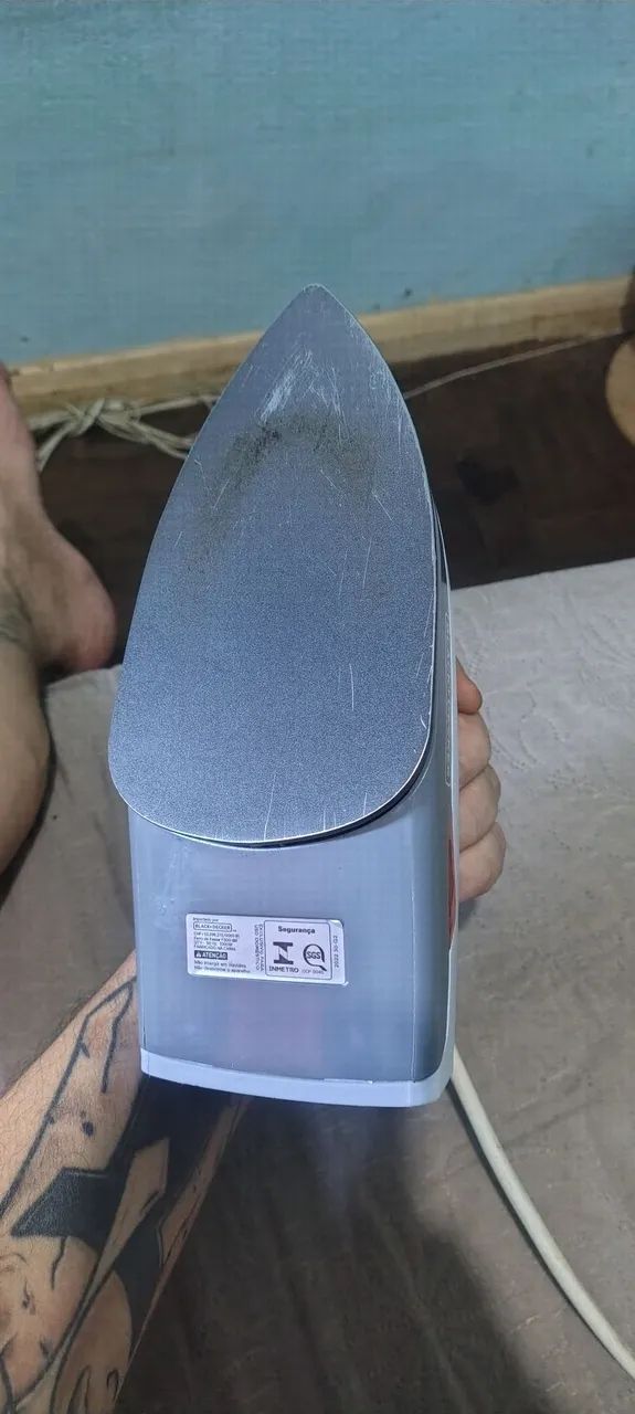 Ferro De Passar Roupa Black+Decker - Foto 5
