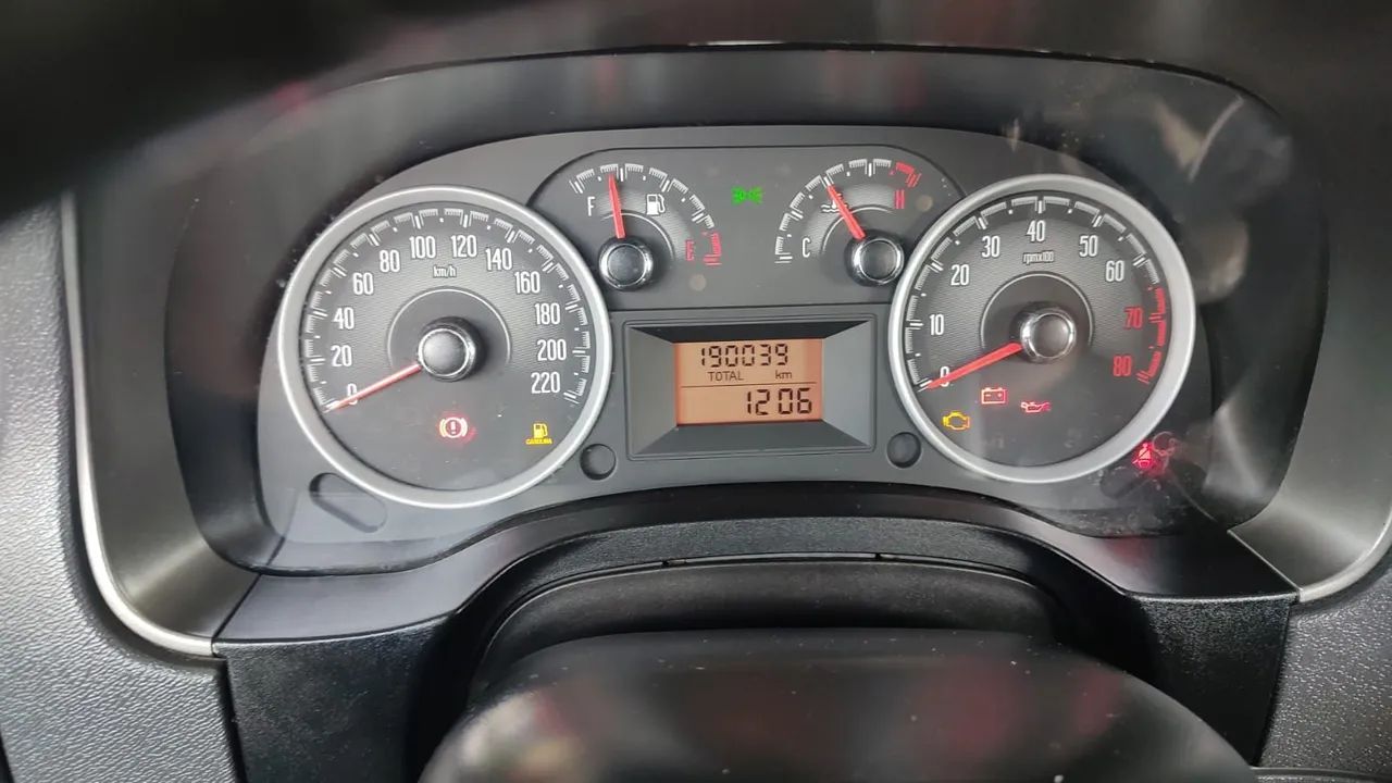Fiat Strada Trekking 1.6 16V Flex CE 2013 - Foto 5