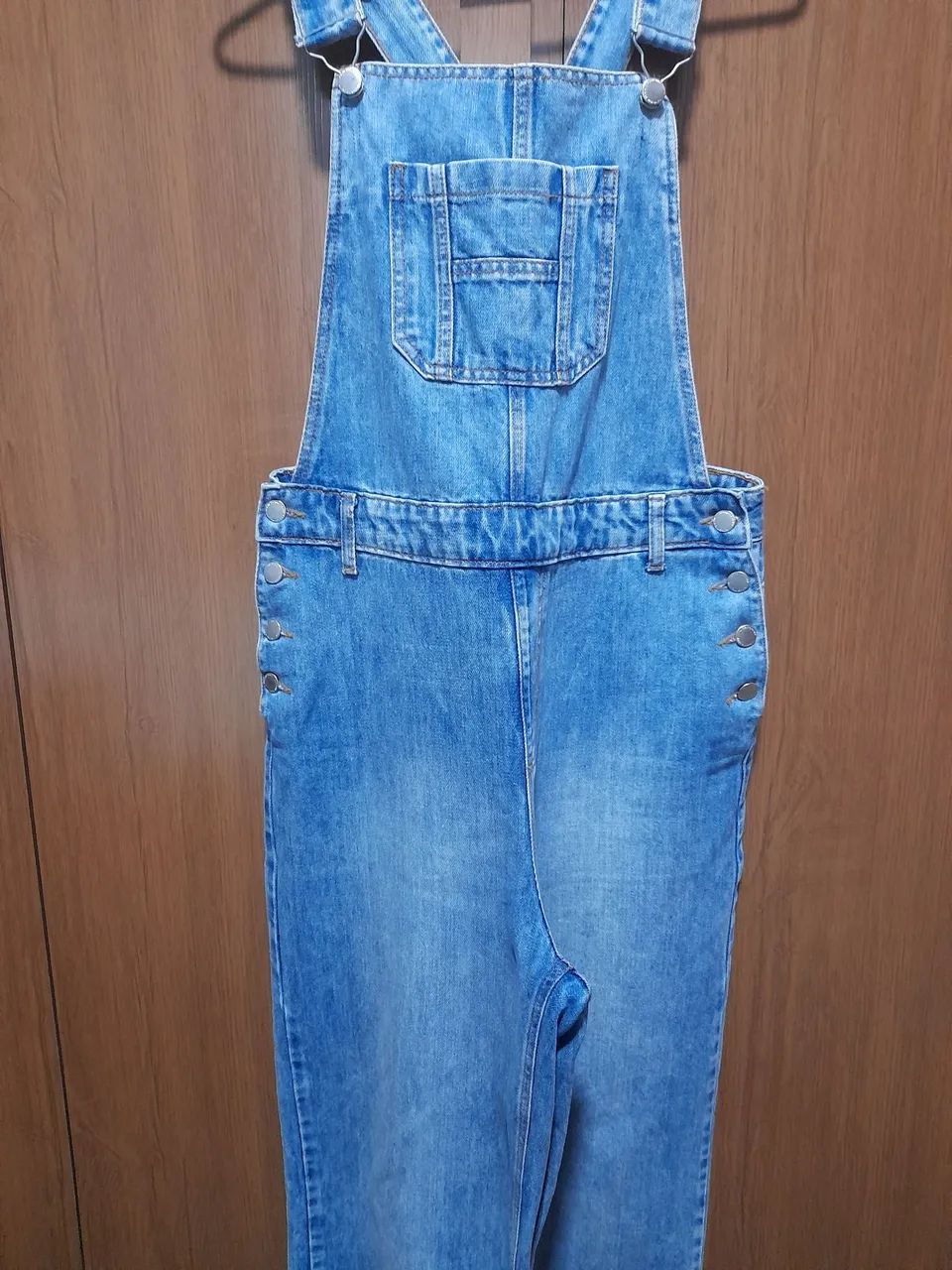 Vendo macacão jeans tamanho 40 - Foto 3