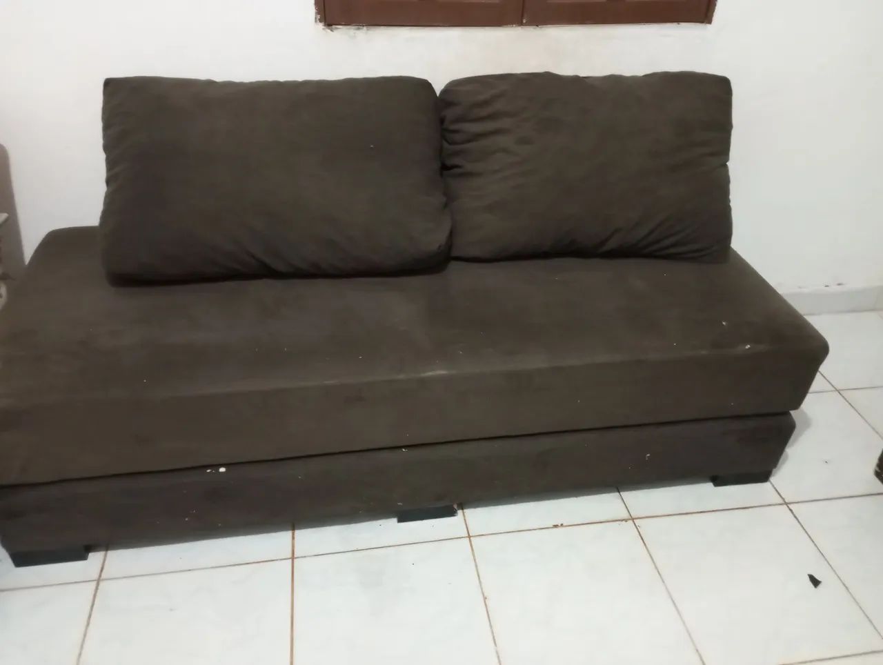 Vendo sofá 2 e 3 lugares marronleva de brinde sofá bicama - Foto 4