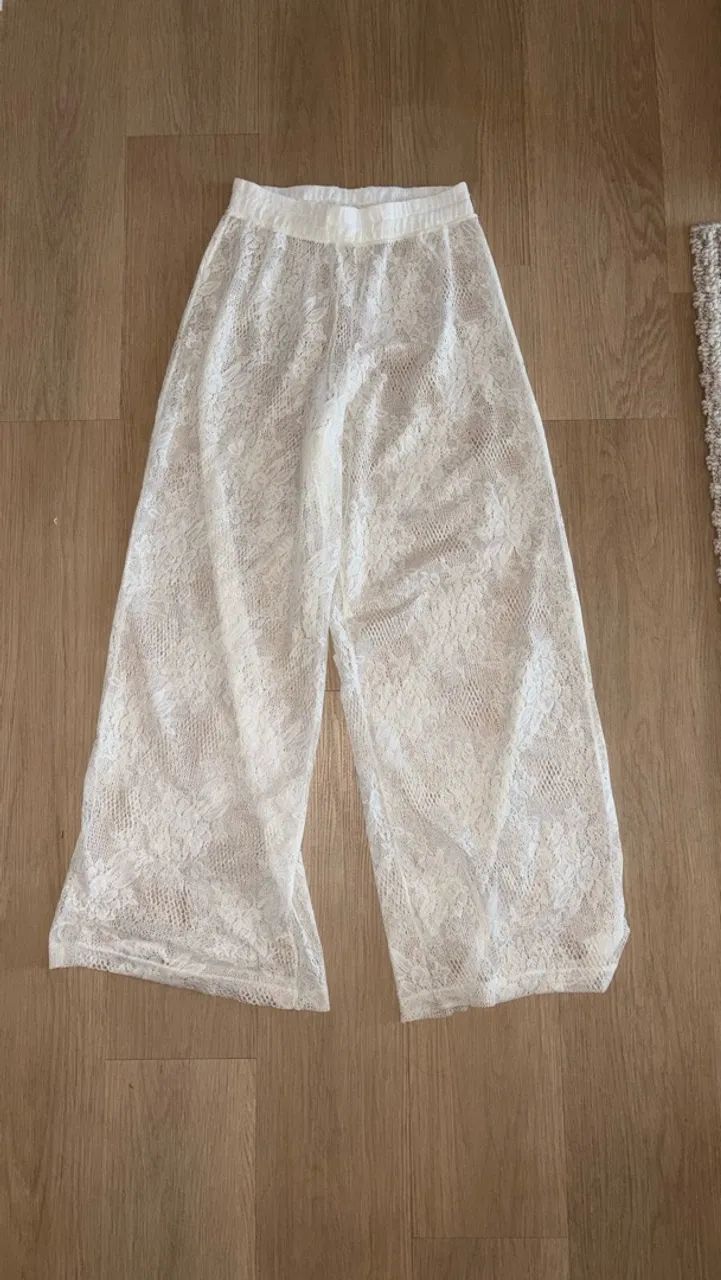 Calça Branca Renda Tamanho M - Foto 2