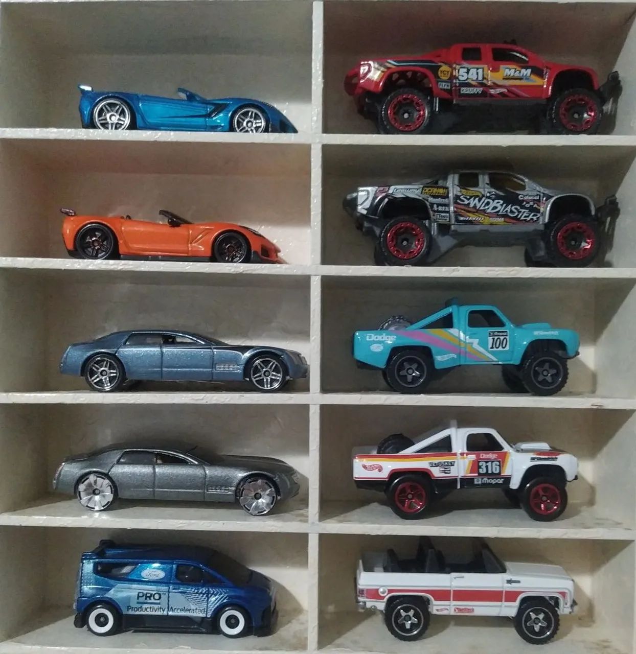 Só Carrinhos e miniaturas Hot Wheels e outras R$20,00 cada