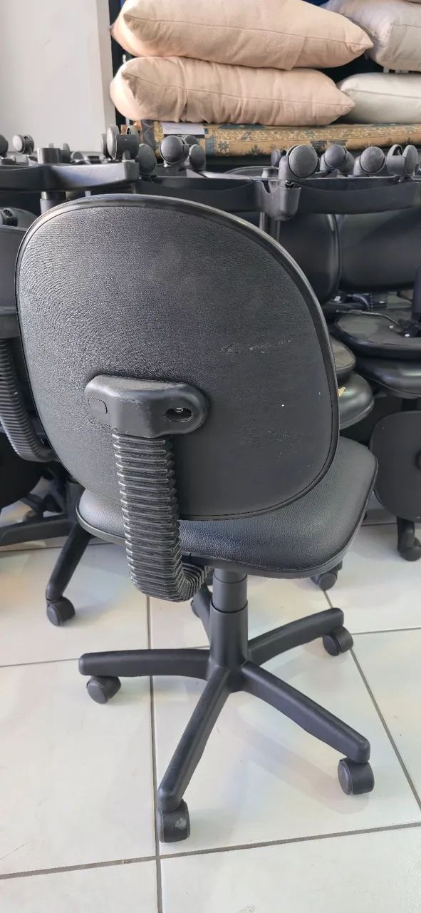 Cadeira Executiva Secretária Escritório Giratória Couro Sintético Preto Ergonômica 120kg - Foto 3