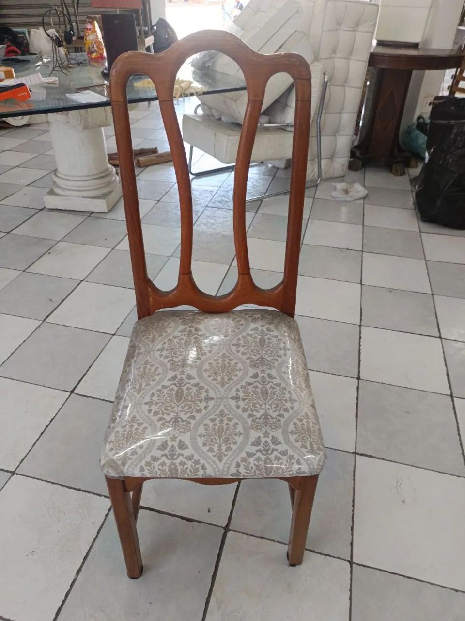 Cadeira antiga em madeira  - Foto 3