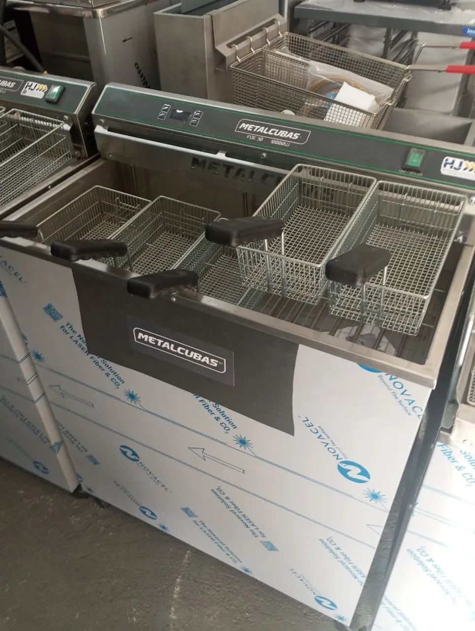 NZ. Fritadeira elétrica óleo 30 litros zona fria 10kw METALCUBAS 