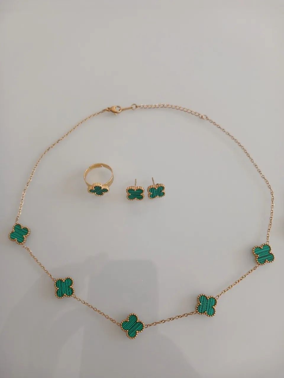 Kit Pingente 2 Brincos Anel + Pulseira Dourado Com Pedras Verdes - Foto 3