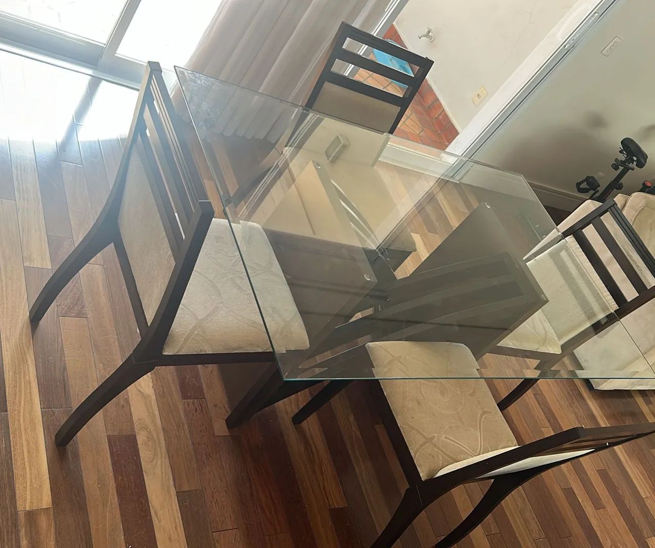Mesa de Vidro com 4 Cadeiras e Sofá - Foto 4